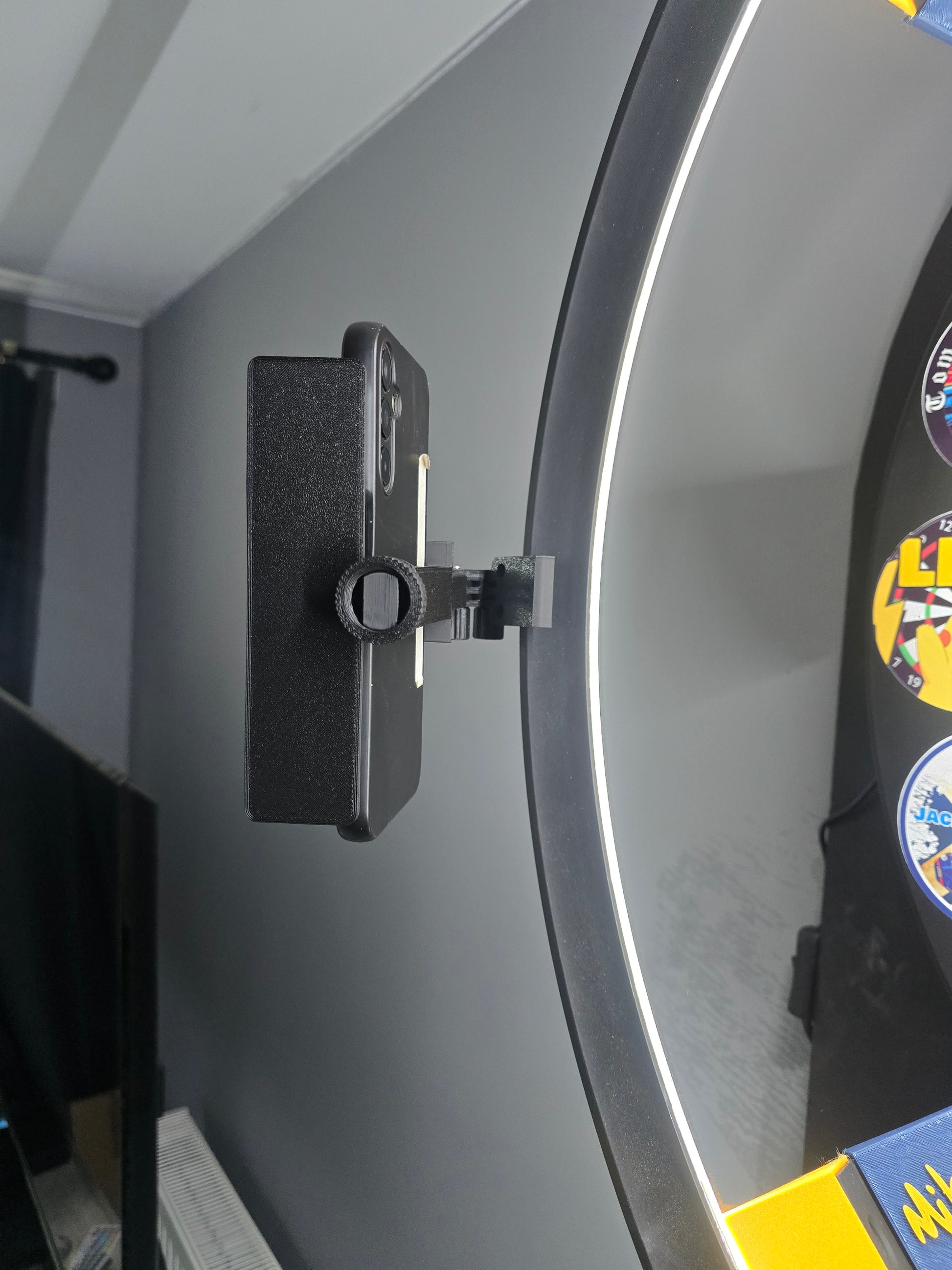Target Omni, Corona, plasma phone holder for online games / streaming