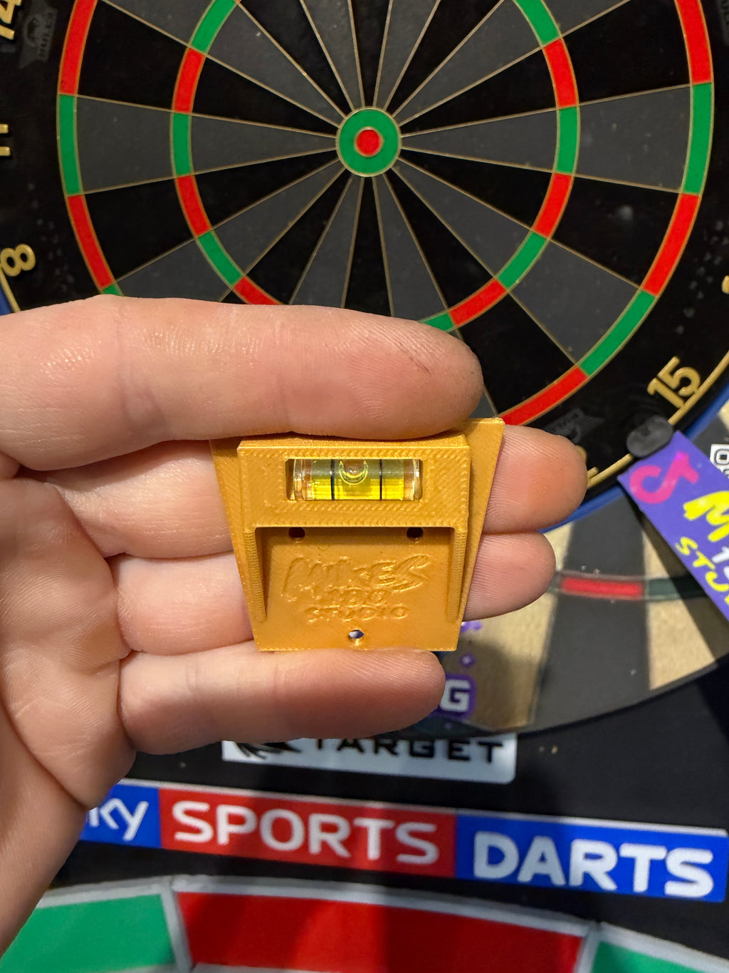 Dartboard spirit level
