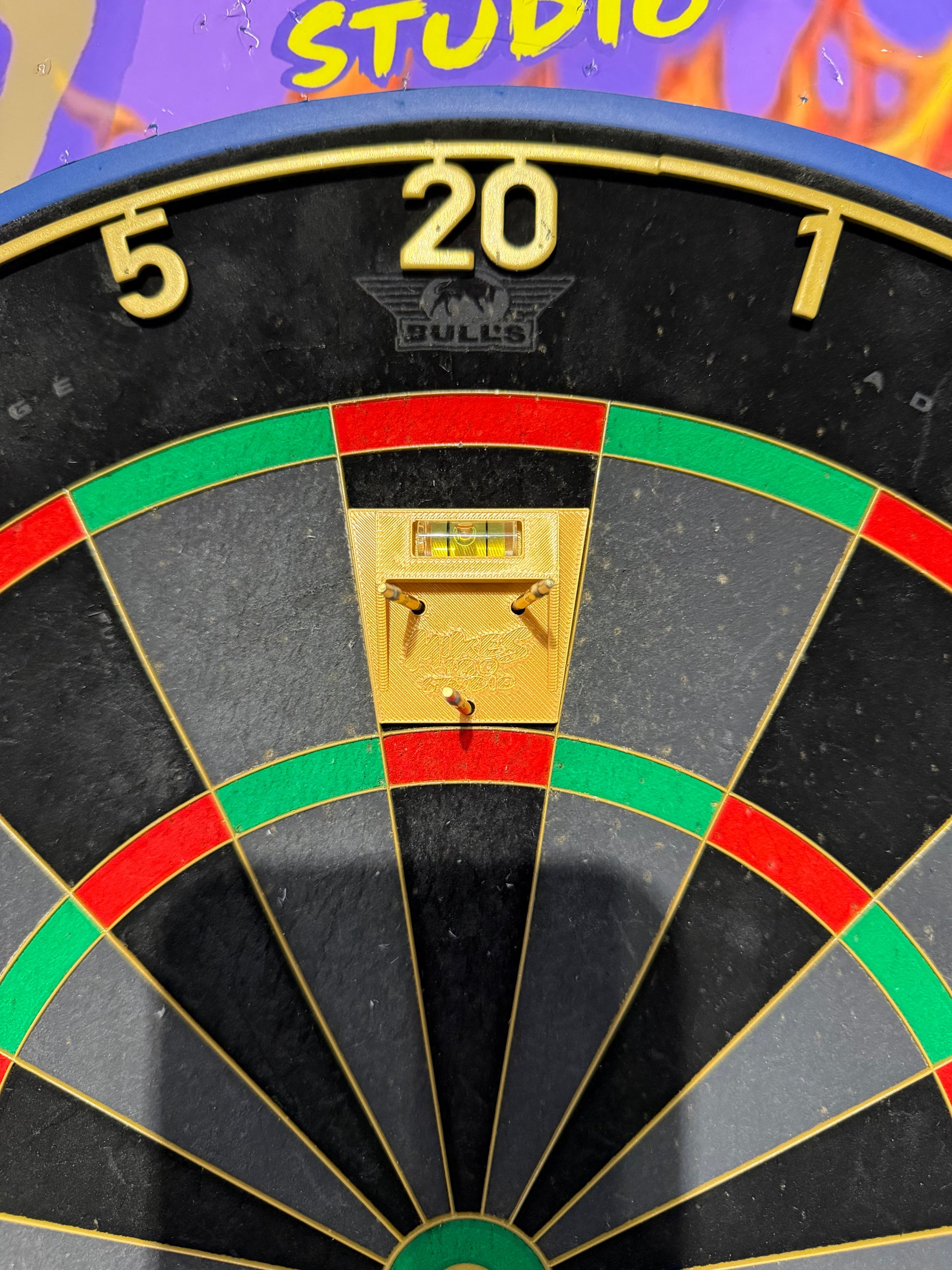 Dartboard spirit level
