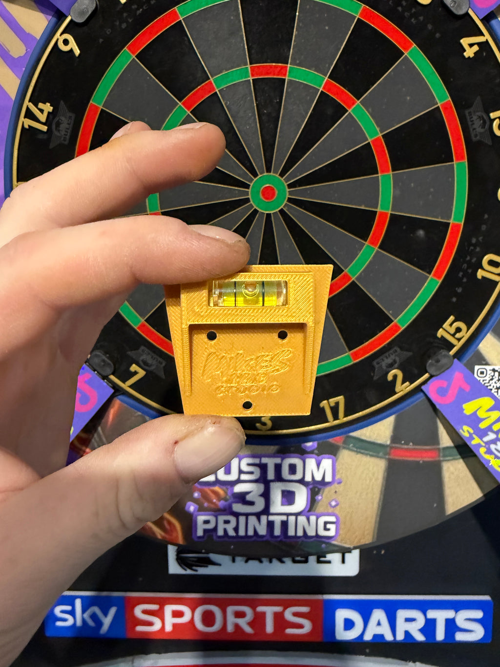 Dartboard spirit level