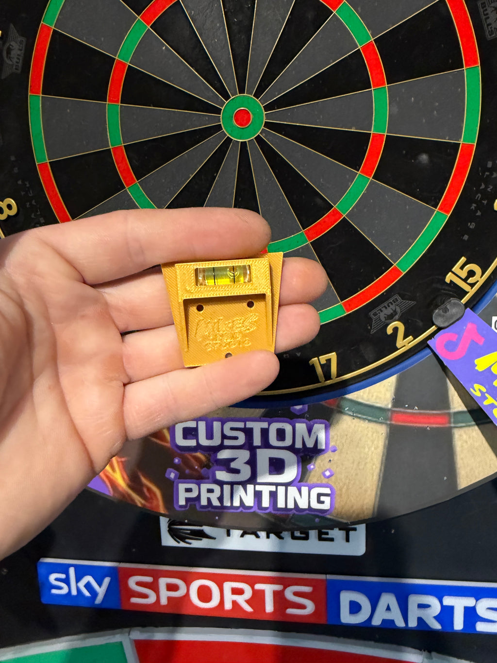 Dartboard spirit level