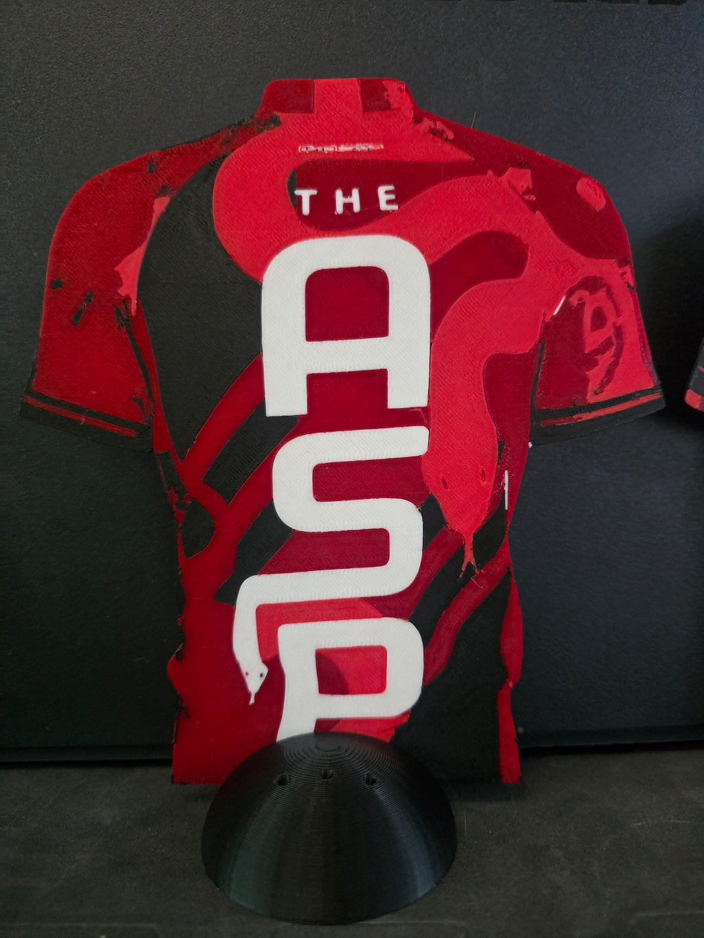 Dart Shirt Dart stands, comes with holder holds 1 set of Darts