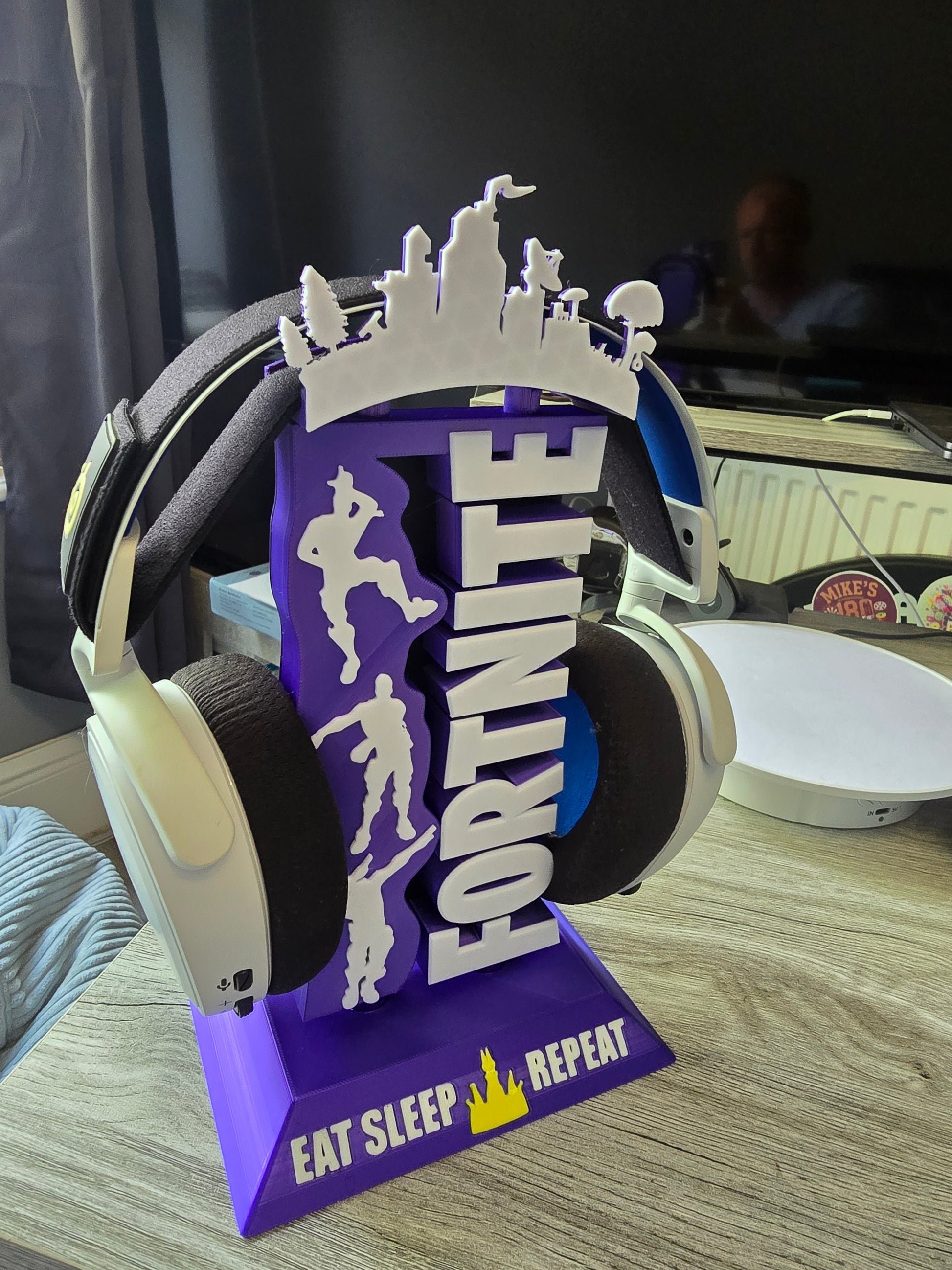 Fortnite headset stand