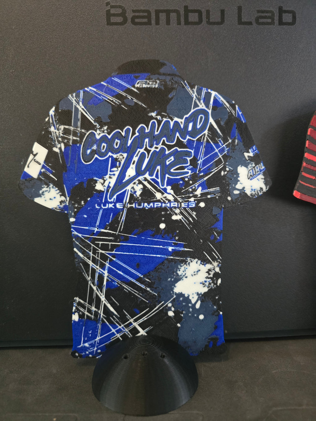 Dart Shirt Dart stands, comes with holder holds 1 set of Darts