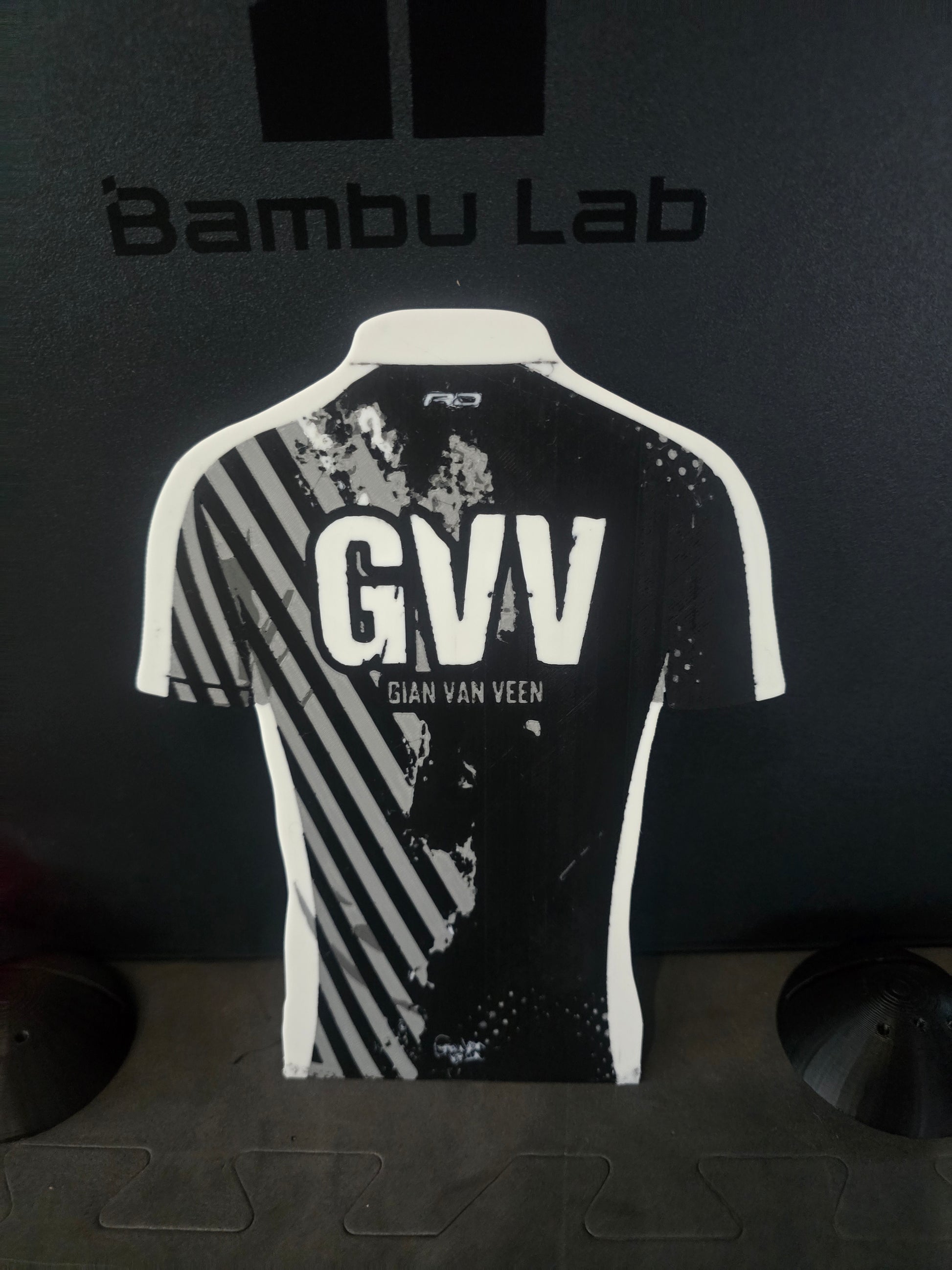 Dart Shirt Dart stands, comes with holder holds 1 set of Darts