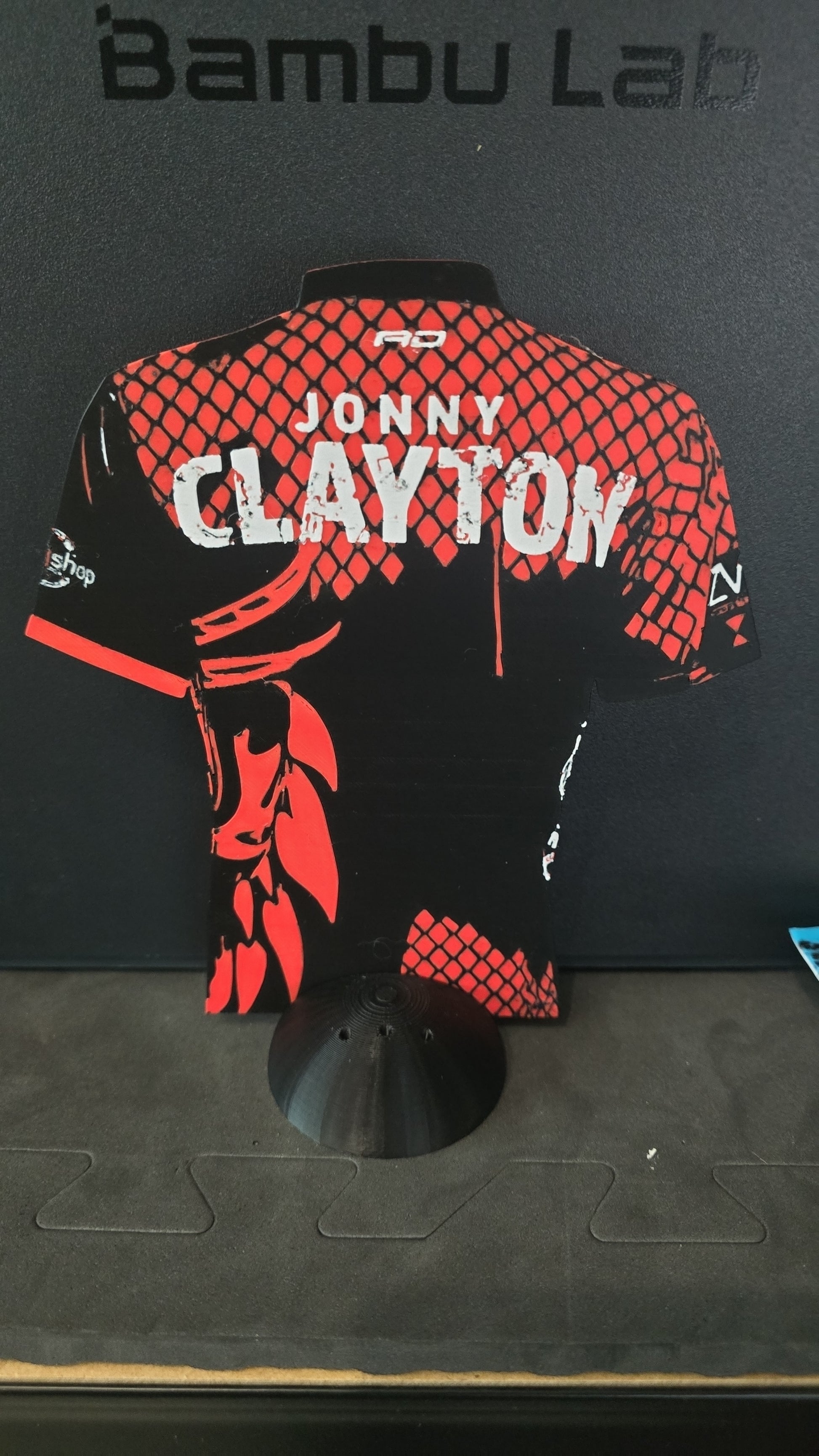 Dart Shirt Dart stands, comes with holder holds 1 set of Darts